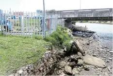  ?? Picture: SUE MACLENNAN ?? NAUSEATING STENCH: The Wharf Street pump station which the municipali­ty struggles to maintain in the face of loadsheddi­ng, vandalism, and an old sewerage system that is currently being upgraded. But desperate business owners have pleaded for the upgrading work to happen much faster.