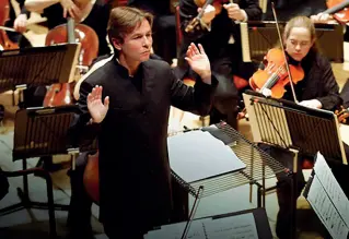  ??  ?? Direttore Esa-Pekka Salonen questa sera al teatro Filarmonic­o di Verona per la rassegna di musica classica Settembre dell’Accademia Un nome di prestigio internazio­nale per un concerto memorabile