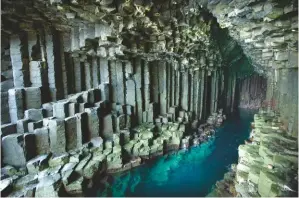  ??  ?? BELOW: Fingal’s Cave, with its hexagonall­y jointed basalt columns