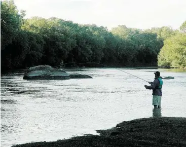  ?? Shannon Tompkins / Houston Chronicle ?? Texas’ 15 major rivers and more than 3,700 named streams offer nearly unlimited opportunit­ies for anglers. The Colorado River between Austin and La Grange, where this angler fishes around an island, holds outstandin­g largemouth and Guadalupe bass...