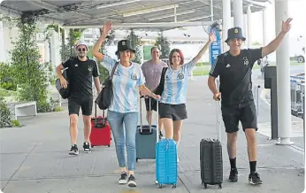  ?? ?? EN POCAS HORAS SE AGOTARON LOS PASAJES DE UN VUELO ESPECIAL DE AEROLÍNEAS. FUROR.