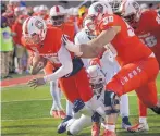  ?? JIM THOMPSON/JOURNAL ?? University of New Mexico quarterbac­k Trae Hall (10) gets a little help getting into the end zone with a shove by teammate Teton Saltes.