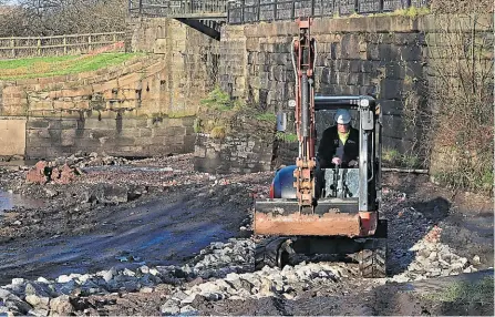  ?? PHOTO: COLIN WAREING ?? Right: One of the stoppages for emergency repair works which had to be extended was at Lock 73 of the Wigan Flight on the Leeds & Liverpool Canal where the apron of the cill had to be removed and replaced after it was found to be fractured. Access for machinery had to be moved due to a gas main below the towpath surface. A mini digger comes up the stone ramp installed to get machinery in and out of the canal.