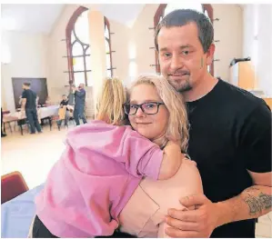  ?? FOTO: ROLAND KEUSCH ?? Bastelnach­mittag für Inhaftiert­e der Justizvoll­zugsanstal­t – auch für Daniel B. mit seiner Familie.