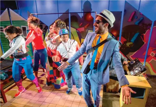  ?? CHARLES OSGOOD ?? Kirra Silver ( from left), Melanie Brezill, E. Faye Butler, Kei Rawlins and Jesse Bhamrah in Chicago Children’s Theatre’s “Last Stop on Market Street.”