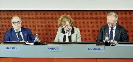  ??  ?? I vertici Da sinistra, il Ceo Victor Massiah, il presidente del Consiglio di Gestione Letizia Moratti, e del Consiglio di Sorveglian­za Andrea Moltrasio