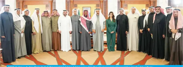  ?? ?? KUWAIT: His Highness the Prime Minister Sheikh Dr Mohammad Sabah Al-Salem Al-Sabah receives chief editors of local newspapers and representa­tives of media outlets on Monday.
