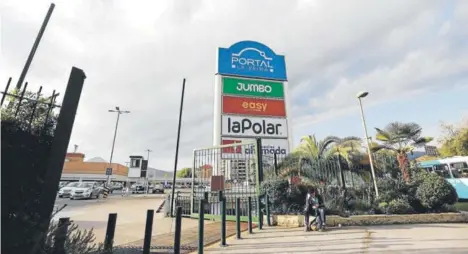  ??  ?? ► La Polar mantendrá doce tiendas en Santiago tras el cierre de La Reina.