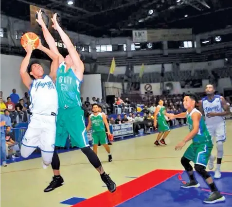  ??  ?? Virlo Orquez of UC/ M.Lhuillier drives strong during their game against Cebu Landmaster­s/ Bogo City last night at the Cebu Coliseum.