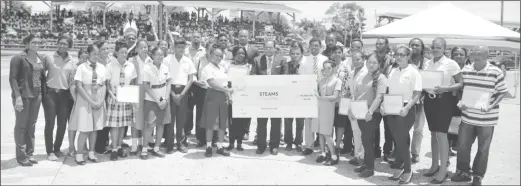  ?? (Photo by Keno George) ?? 24 groups and 13 Science Technology Engineerin­g and Mathematic­s (STEM) clubs were awarded $40 million in cash grants through the Innovation Programme of Guyana. Here, Prime Minister Moses Nagamootoo (at centre with cheque) stands with some of the...