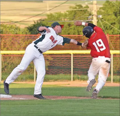  ?? STEVEN MAH/SOUTHWEST BOOSTER ?? Above: Swift Current 57’s first baseman Bo Mcclintock (left) reached to tag Okotoks’ Nate Dechaine after an errant throw. Below: Shortstop Ethan Hunter scooped a hard ground ball during a 9-6 loss against Okotoks.