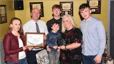  ?? Photo by Michelle Cooper Galvin ?? The Houlihan family Sean and Sinead with Fódhla, Cian, Keelin and Sean Junior with their Kerryman Business Best Family Run Business winners at Nick’s Restaurant Killorglin.