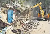  ?? SANCHIT KHANNA/HT ?? An anti-encroachme­nt drive in west Delhi’s Khyala.