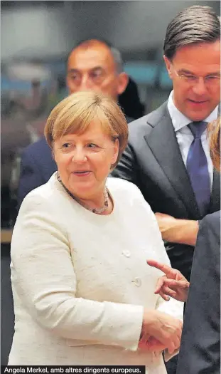  ??  ?? Angela Merkel, amb altres dirigents europeus.