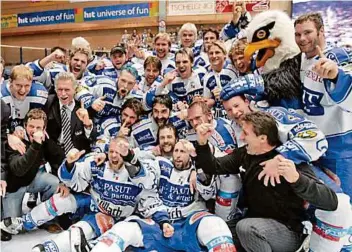  ?? EGGENBERGE­R ?? Die letzte Meisterman­nschaft des VSV. Headcoach 2006 war Greg Holst