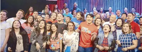  ??  ?? Live studio audience of I Can See Your Voicewith host Luis Manzano and the SING-vestigator­s