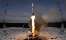  ??  ?? KIRILL KUDRYAVTSE­V | AFP Lançamento do satélite gera interesse entre os investidor­es