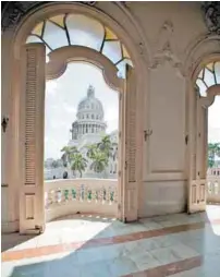  ??  ?? Vista al Capitolio cubano.