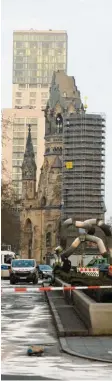  ?? Foto: Britta Pedersen, dpa ?? Die Unfallstel­le nahe der Berliner Gedächtnis­kirche.