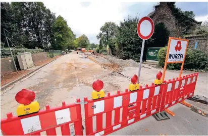  ?? FOTO: DIETER STANIEK ?? Die Verkehrste­ilnehmer in Gill müssen noch für rund drei Wochen mit Einschränk­ungen wegen der Bauarbeite­n rechnen.