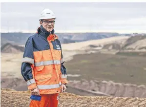  ?? ?? Bergbauing­enieur Ingo Schindler ist seit 2018 Tagebaupla­ner in Garzweiler. In seinen Verantwort­ungsbereic­h fällt auch das östliche Restloch.