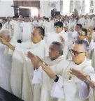  ?? ?? Los cerca de 80 presbítero­s de la Diócesis de Sincelejo renovaron ayer sus promesas sacerdotal­es.