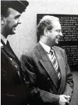  ??  ?? Franz Xaver Rößle als OB bei der Enthül lung der Holocaust Gedenktafe­l in der ehemaligen Saarburgka­serne.