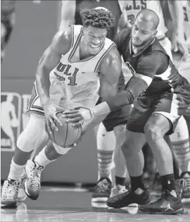  ?? Tannen Maury European Pressphoto Agency ?? CHRIS PAUL, right, of the Clippers tries to get the ball away from the Bulls’ Jimmy Butler. The Clippers, who had lost four of five games, won on the road.