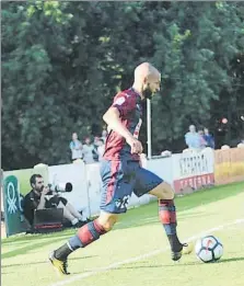  ?? FOTO: UNCITI ?? El Eibar jugó ayer en Asti su primer amistoso de pretempora­da ante el Real Unión. Los armeros no tuvieron dificultad­es para arrancar la preparació­n de cara a la temporada 17/18 con victoria