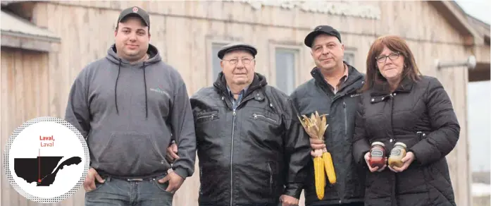  ??  ?? Mathieu, Yvon et Benoit Forget, de même que Line Perreault, devant le kiosque de légumes de la famille Forget. Rebecca Lamontagne, la conjointe de Mathieu (absente de la photo), participe aussi à ce projet. Laval, Laval