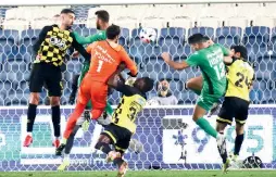  ?? (Danny Maron) ?? BEITAR JERUSALEM (in yellow) and Hapoel Kfar Saba played an entertaini­ng match on Sunday night at Teddy Stadium, with hosts earning a dramatic 2-1 victory to remain in contention for a championsh­ip playoff berth.