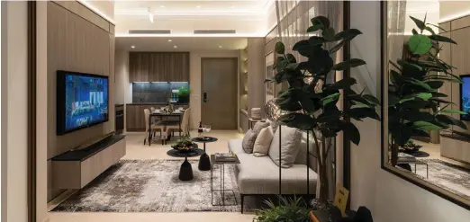  ?? SAMUEL ISAAC CHUA/THE EDGE SINGAPORE ?? Showflat of an 893 sq ft, two-bedroom-plus-study unit at Klimt Cairnhill, where prices are from $2.88 million ($3,225 psf)