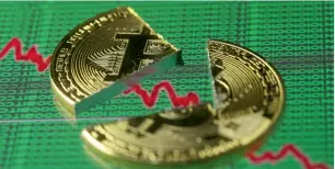  ?? Reuters ?? Bitcoin has fallen each day since its peak on Sunday, with losses accelerati­ng on Friday. —