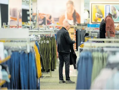  ?? AP SETH WENIG ?? A shopper looks at clothing displayed at a Kohl’s in Clifton, New Jersey, on January 26, 2024.