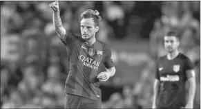  ??  ?? De middenveld­er Ivan Rakitic en trainer Luis Enrique hebben een uitstekend­e relatie.
(Foto: ESPN)