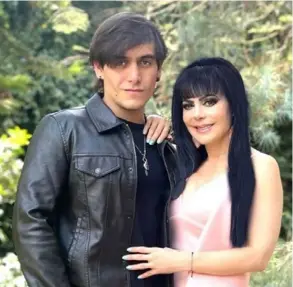  ?? CortesÍA ?? Julián Figueroa, hijo de Maribel Guardia, murió en abril del 2023. La actriz conserva las cenizas del joven en su hogar.