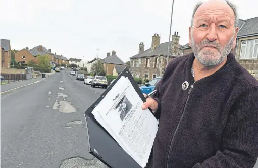  ?? Photograph by Jim Irvine ?? ROAD RAGE: Community councillor Phil Mills-Bishop in Stonehaven at King’s Road.