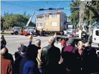  ?? JOE CAVARETTA/SUN SENTINEL ?? Thousands gather Sunday to watch the 94-year-old McNab House being moved several blocks across town to its new home.