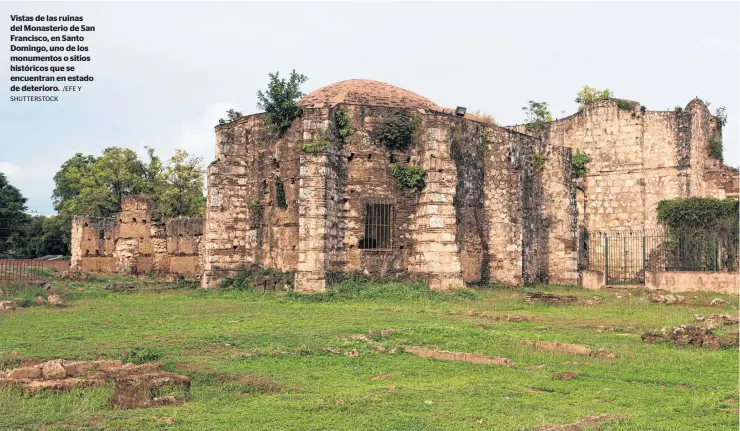  ?? SHUTTERSTO­CK /EFE Y ?? Vistas de las ruinas del Monasterio de San Francisco, en Santo Domingo, uno de los monumentos o sitios históricos que se encuentran en estado de deterioro.