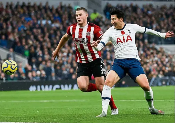  ?? — aFP ?? Feeling good: son heung-min (right) is focused and on form ahead of south Korea’s World Cup qualifying match against Lebanon today.