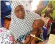  ?? Foto: dpa ?? Diese Frau sucht mit ihrem Sohn Hilfe in einem nigerianis­chen Krankenhau­s. Auch sie wurde aus ihrer Heimat vertrie ben.