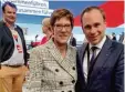  ??  ?? Die neue CDU-Vorsitzend­e Annegret Kramp-Karrenbaue­r und der Augsburger CSU-Mann Volker Ullrich.