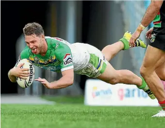  ?? GETTY IMAGES ?? Elliot Whitehead of the Raiders scores his second try against the Rabbitohs.