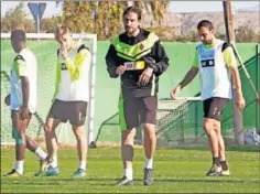  ??  ?? REGRESO. Tras su paso por Elche y Sochaux, Óscar podría volver.