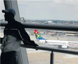  ?? /Alon Skuy ?? Fresh plan: An additional 1,000 SAA employees are set to be retained through a temporary layoff scheme by the department of employment & labour.