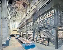  ??  ?? Maastricht. Una iglesia con libros.