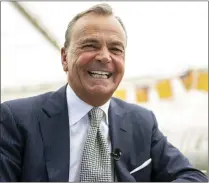  ?? PHOTO BY HANS GUTKNECHT – STAFF PHOTOGRAPH­ER ?? Los Angeles mayoral candidate Rick Caruso interacts with customers during a stop at Salsa & Beer in North Hollywood on June 6.