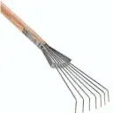  ?? GARDEN TOOL CO. ?? A seven-tine leaf rake is designed for getting into tight spots in raised beds.