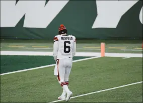  ??  ?? Bill Kostroun
Cleveland Browns quarterbac­k Baker Mayfield leaves the field after an NFL football game against the New York Jets, Sunday, Dec. 27, 2020, in East Rutherford, N.J. The Jets won