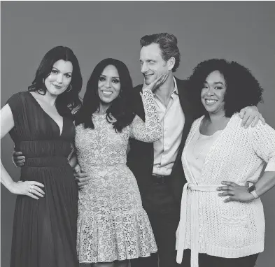  ?? RYAN PFLUGER / THE NEW YORK TIMES ?? From left, Scandal stars Bellamy Young, Kerry Washington and Tony Goldwyn, with creator Shonda Rimes. With an April 19 finale nearing, the hit ABC show’s stars reflect on its nuanced handling of racial issues.